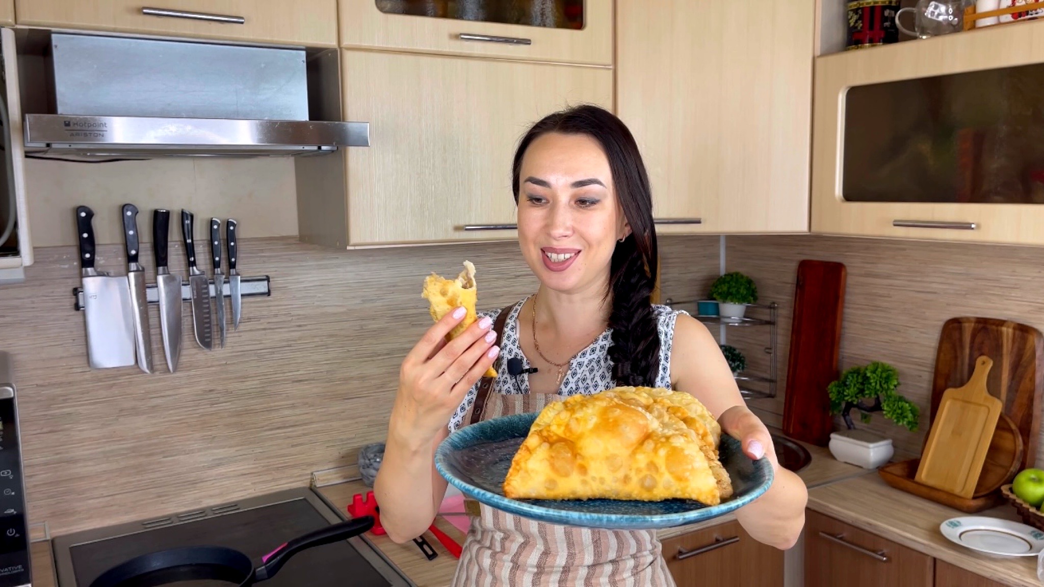 ЧЕБУРЕКИ - самые сочные и хрустящие! Самый простой и удачный РЕЦЕПТ чебуреков! Тесто-идеальное! смотреть онлайн