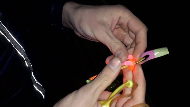 Светящиеся вертолётики с рогаткой | Как запускать светящиеся вертолётики