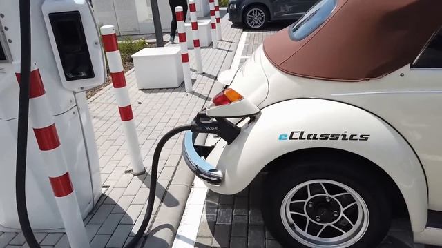 VW Käfer Elektro: e-up!-Technik im Retro-Kleid! www.e-Classics.eu macht´s möglich ? смотреть онлайн