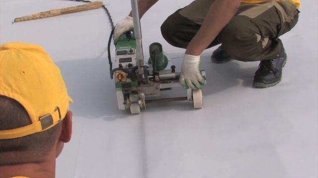 ПВХ мембрана Plastfoil. Устройство мембранной кровли на битумное основание в Москве. смотреть онлайн