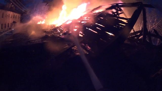 г. Киров, ул. Красина, пожар в хозпостройках, 27 июня 2021 смотреть онлайн