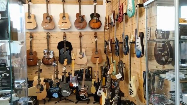 GUITAR GEAR DALMINE - negozio di strumenti musicali a Dalmine (BG) смотреть онлайн