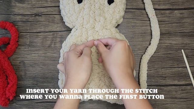 FINGERKNIT GINGERBREAD MAN PLUSHIE / HANDKNIT A GINGERBREADMAN PLUSHIE / AMIGURUMI FOR BEGINNERS