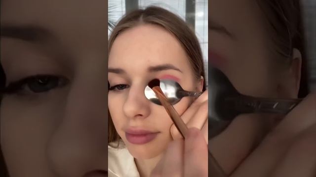 МАКИЯЖ СТОЛОВОЙ ЛОЖКОЙ??? смотреть онлайн