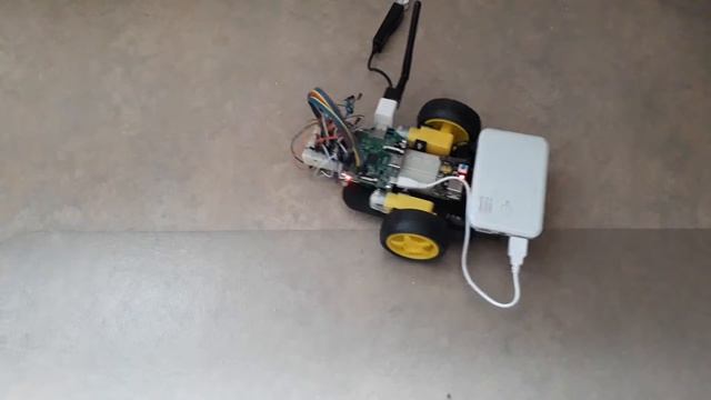 Raspberry Pi robot car linux python movement testing with portable power bank смотреть онлайн