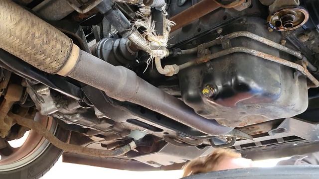 Rover 820i oil change part 1.... смотреть онлайн