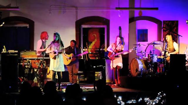 Lauren Mann & The Fairly Odd Folk - Over Land And Sea - LIVE @ Rosbrook Studio смотреть онлайн
