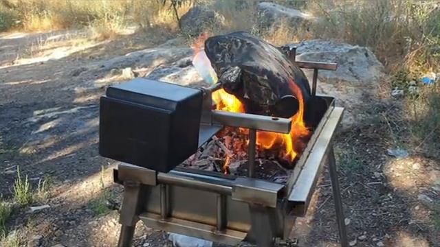 Баранья лопатка на вертеле.