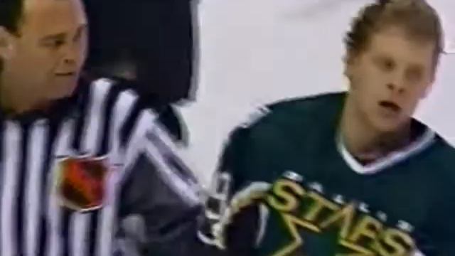 Hockeyfighters.cz  Eric Cairns Vs Steve Ott Feb 11, 2004.wmv