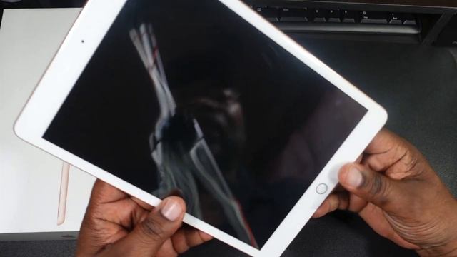 Apple iPad 8th Gen 128GB Unboxing and Impression (Gold) смотреть онлайн