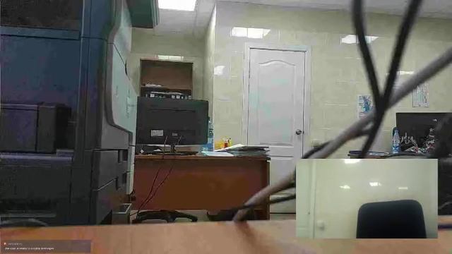 Странный работник сидит и молчит смотреть онлайн