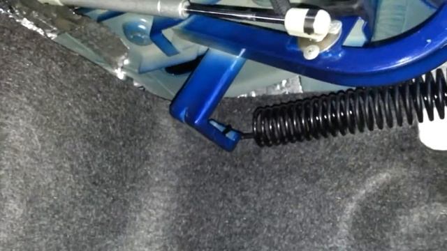 Амортизаторы багажника Geely CK смотреть онлайн