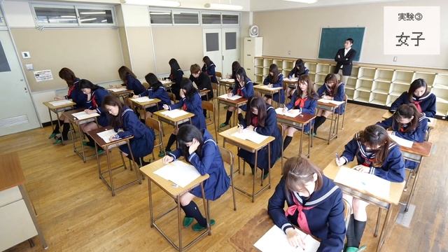 クラス全員水着の女子だったらテストの点数は上がる？下がる？ смотреть онлайн