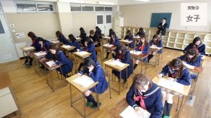 クラス全員水着の女子だったらテストの点数は上がる？下がる？