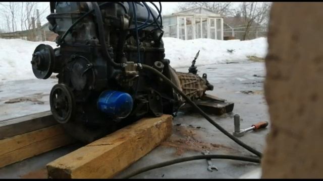 Завели мотор без автомобиля на ЗЕМЛЕ. Советуем посмотреть. смотреть онлайн