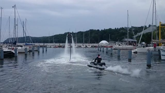 Odrzutowy Plecak , Latający plecak / Water jet pack x-JETPACKS start z marina Gdynia смотреть онлайн