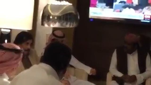 الزعيم علي سالم البيض في جلسه بالرياض . смотреть онлайн