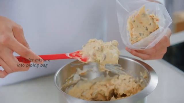 Fruit Cupcakes with Spiced Cream Cheese Frosting - Cooking with Bosch смотреть онлайн