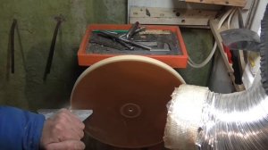 Как быстро сделать шлифовальный диск для крепления в токарном патроне по дереву.