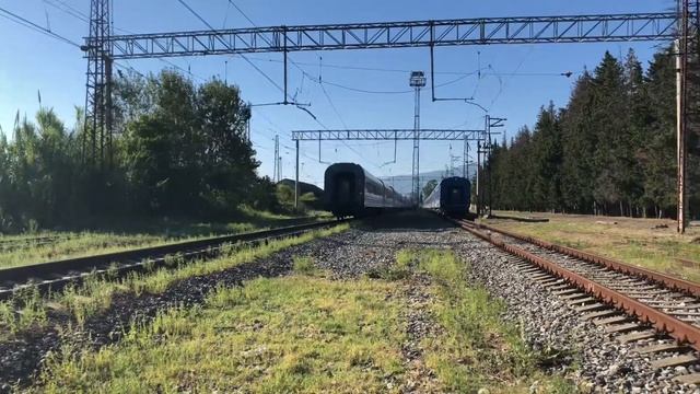 ЭТ116У-0257 с пассажирским поездом 306С Сухум-Москва на станции Гагра, Абхазская ЖД смотреть онлайн