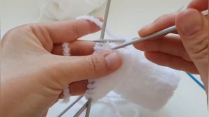 Пинетки для малыша из плюшевой пряжи. Подробный мастер класс.