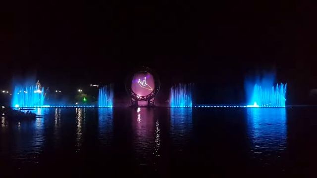 Центральный парк Астаны. Танцующий фонтан.2016г смотреть онлайн