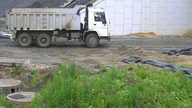 Volvo FL10 tipper unloading смотреть онлайн