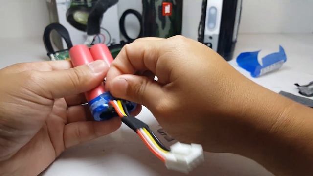 JBL FLIP 5 - HOW TO REPAIR BATTERY смотреть онлайн