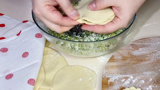 Все готовят это блюдо когда на Кавказе растёт черемша. Очень вкусно!#кухнякавказ# смотреть онлайн