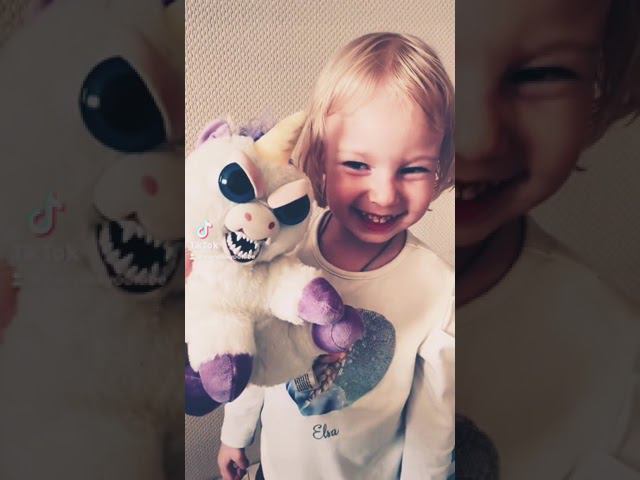 Маша и единорог! #shorts смотреть онлайн