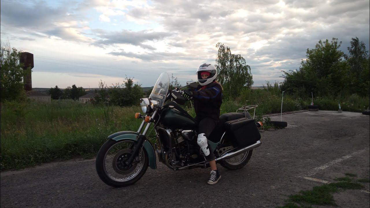 Учу дочку езде на мотоцикле. смотреть онлайн