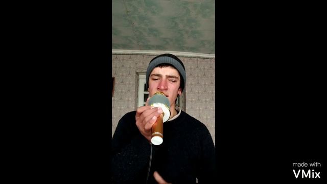 Певец исполняет песню новую смотреть онлайн