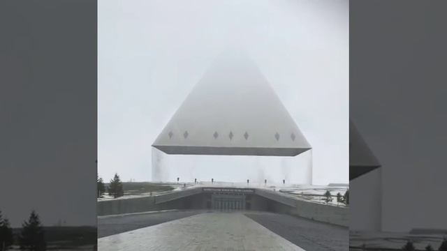 Дворец мира и согласия в Астане улетел смотреть онлайн