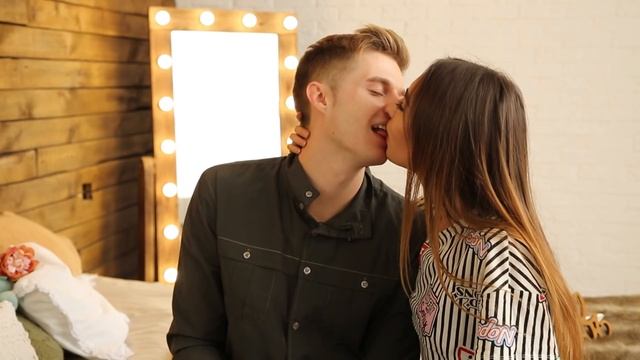 Как ПОДНЯТЬ У ПАРНЯ при поцелуе смотреть онлайн