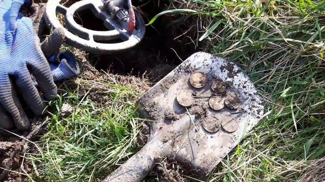 Рассыпуха монет и серебряное колечко. смотреть онлайн