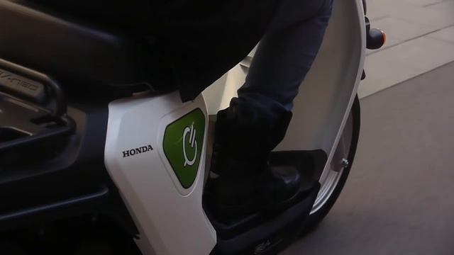 Honda electric scooter, the EV-neo in details смотреть онлайн