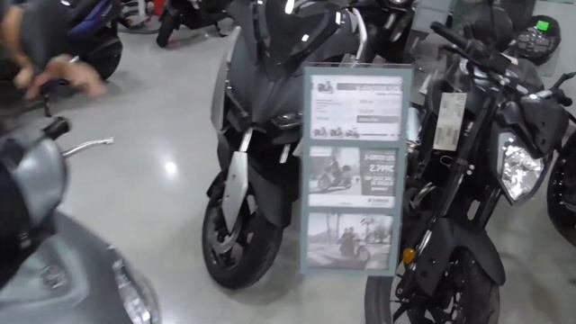 YAMAHA X-ENTER 125 смотреть онлайн