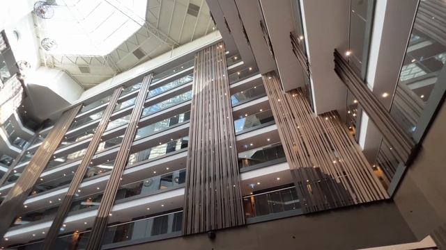 Тбилиси. Отель “SHERATON GRAND TBILISI METECHI PALACE”. Луч света в период энергокризиса 90-х. смотреть онлайн