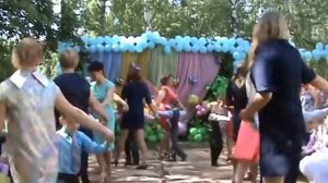 Танец мамы с сыном на выпускном в детском саду