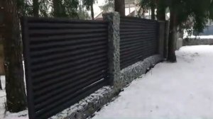 Если на линии забора деревья - не беда! Забор Жалюзи + габионы