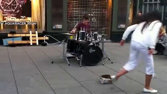 Виртуоз-барабанщик/Virtuoso Drummer