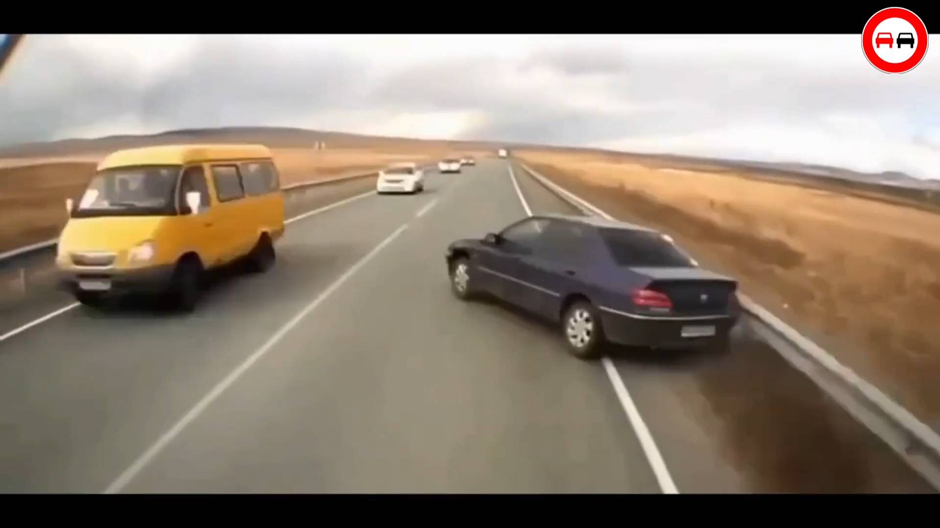 Невезучие водители. Нелепые аварии на дороге. Фуры в заносе. смотреть онлайн