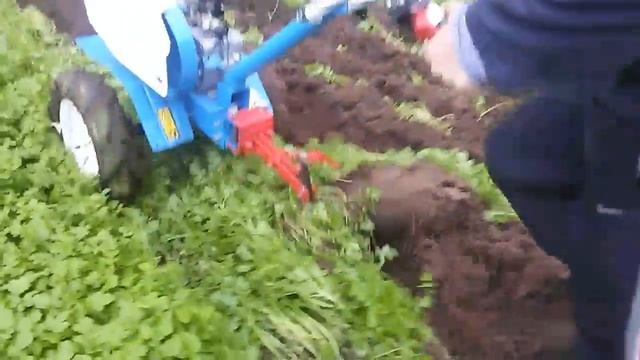 Нева мб-2. Вспашка плугом. смотреть онлайн