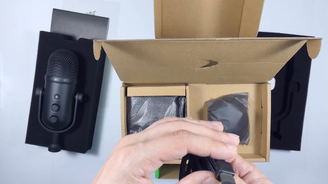 Unboxing | Razer Seiren V2 Pro смотреть онлайн