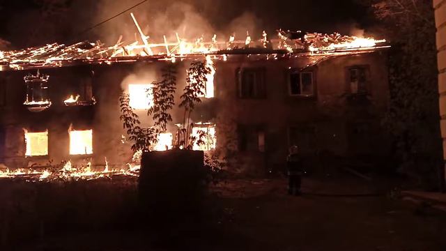 Большой пожар в бараке на улице Краснофлотцев смотреть онлайн
