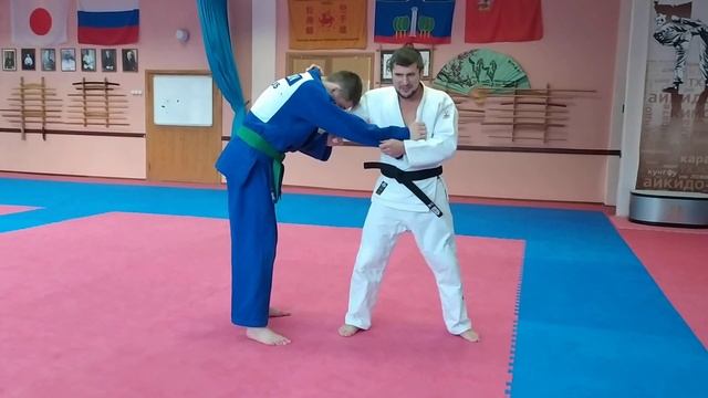 Бросок через бедро с захватом за голову смотреть онлайн