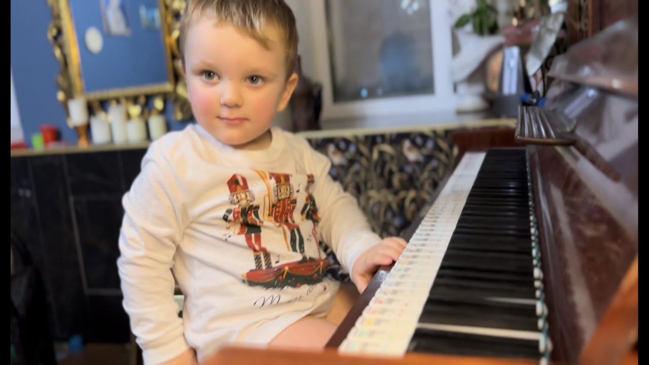 Gavriil Pretends To Be A Composer - Гавриша играет в композитора