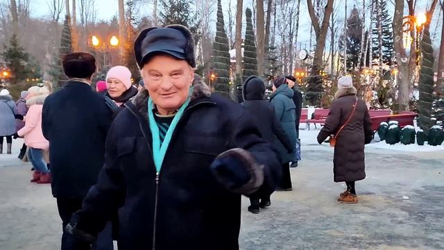 ЗНАЮ, ЖДЁШЬ МЕНЯ ТЫ ГДЕ-ТО!??❄️/ТАНЦЫ В ПАРКЕ ГОРЬКОГО ХАРЬКОВ ДЕКАБРЬ 2021 смотреть онлайн