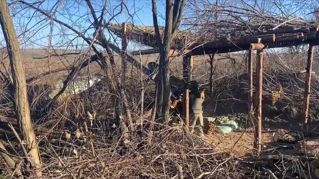 Боевая работа расчета гаубицы Д-30 на опорном пункте вблизи н.п. Работино смотреть онлайн