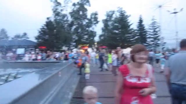 Танцующий фонтан. Вечер перед Театром Оперы и Балета в Красноярске смотреть онлайн